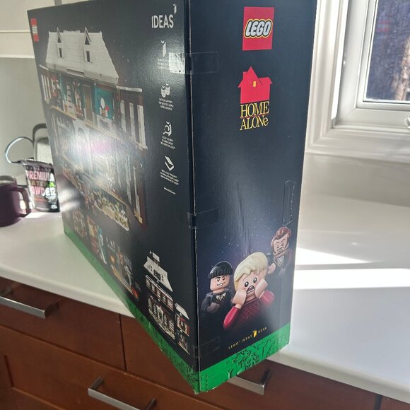 LEGO Home Alone 3957 Piece Building Set 21330 - Picture 3 of 6